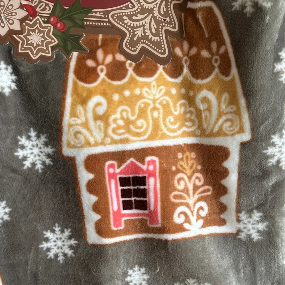 North Pole Cookie Co. Holiday Gingerbread Throw Snowflake ❄️ Oversized NEW!